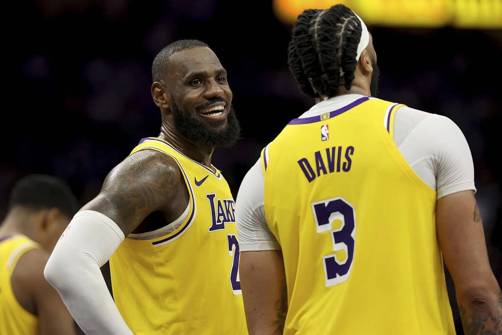 开云线上官网-包含浓眉哥与60激战DWG分钟，锐不可当胜负难料！，纳达尔焦点对战引发球迷热议的词条-开云线上官网